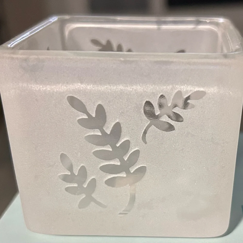 NEW PartyLite Frosted Leaf Candle Holders - Picture 2 of 3